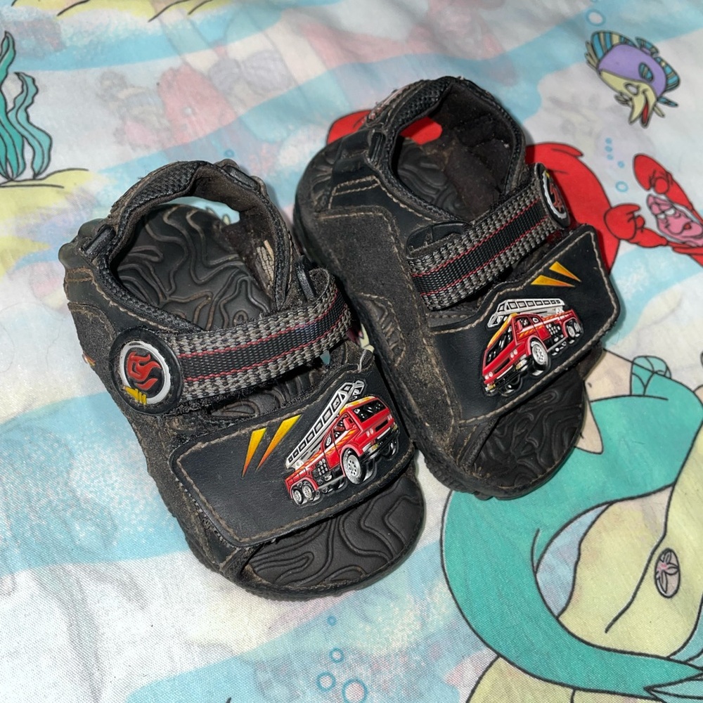 2001 Mattel, matchbox sandals 5C